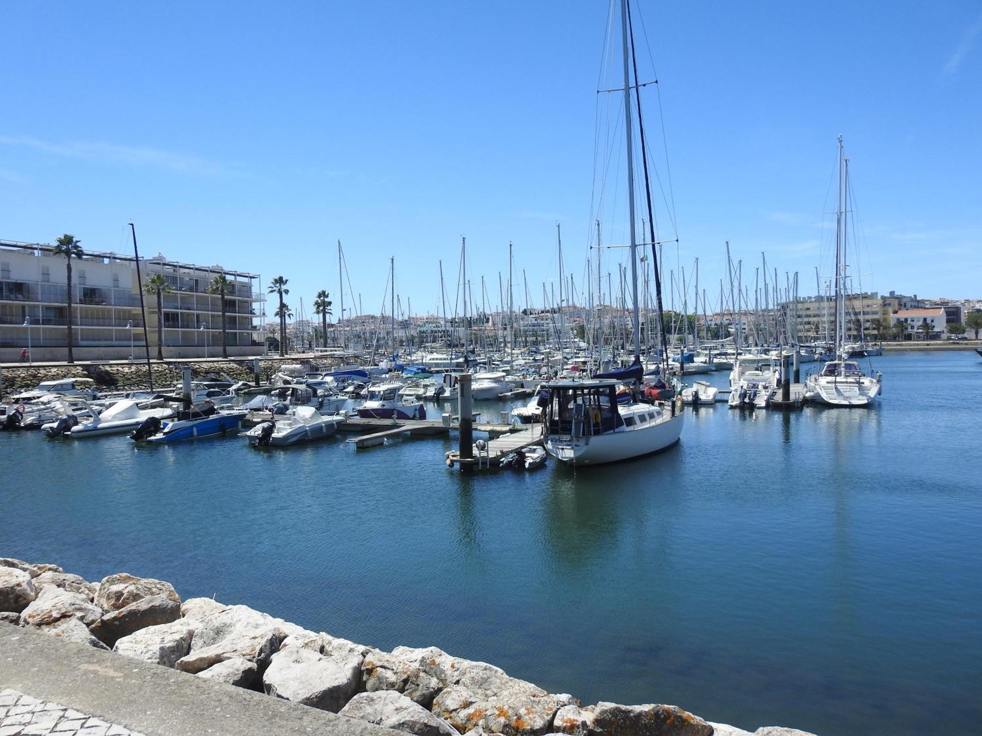 Kates Place By Lagos Marina Luaran gambar