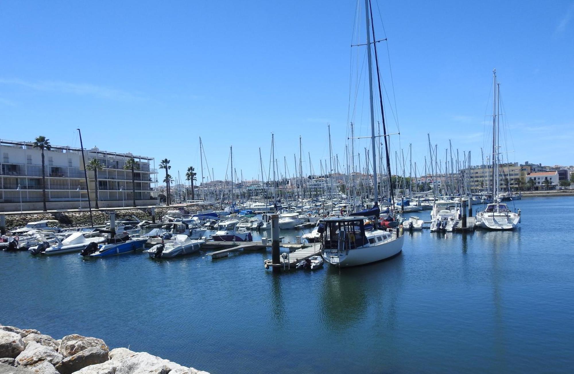 Kates Place By Lagos Marina Luaran gambar